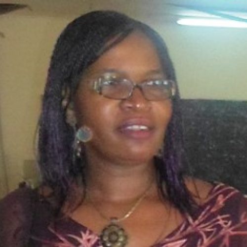 Berthe Solenge Somb, Présidente de l’association Lire Ensemble Cameroun : “Impliquer les mairies dans la gestion des bibliothèques”