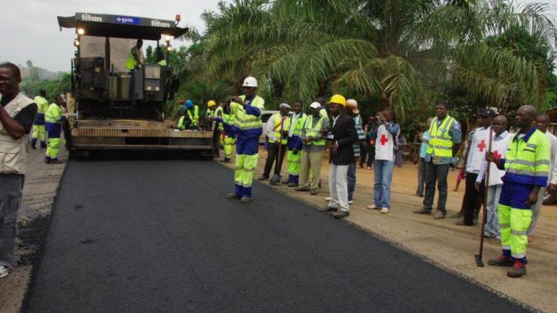Travaux publics: Le Cameroun expérimente le béton compacté à rouleau