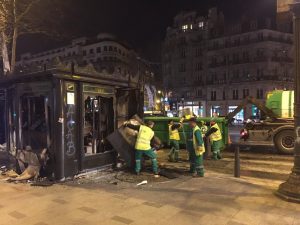 Gilets jaunes: La Mairie de Paris à l’œuvre après les manifestations