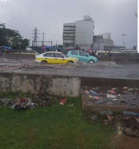 Douala: Le 2ème pont sur le Wouri objet d’inondations dues aux déchets solides
