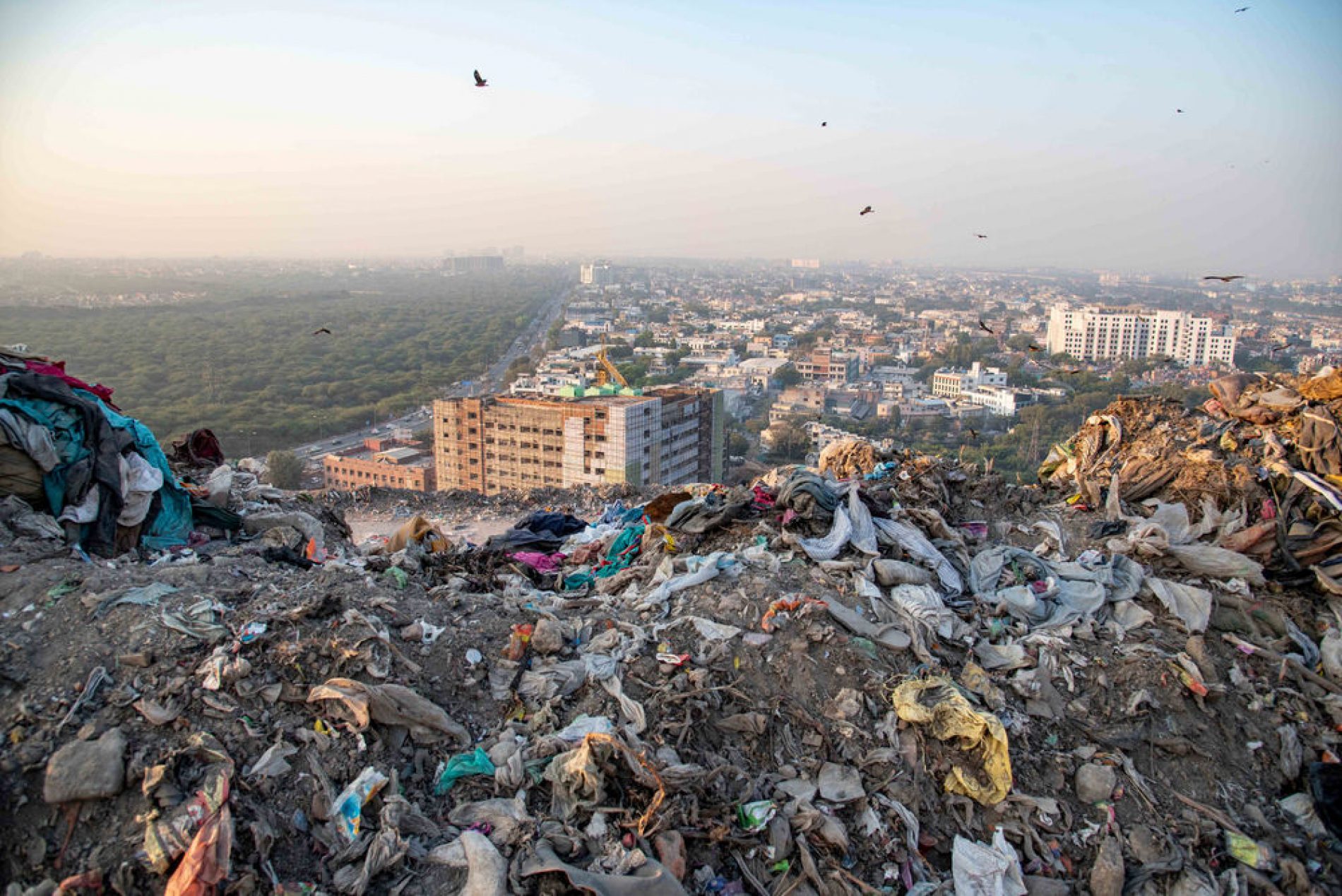Inde: Nouvelles menaces sur la plus grande montagne de déchets du pays!