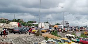 Douala – Pénétrante Est : La Préfecture du Wouri restreint la circulation des camions