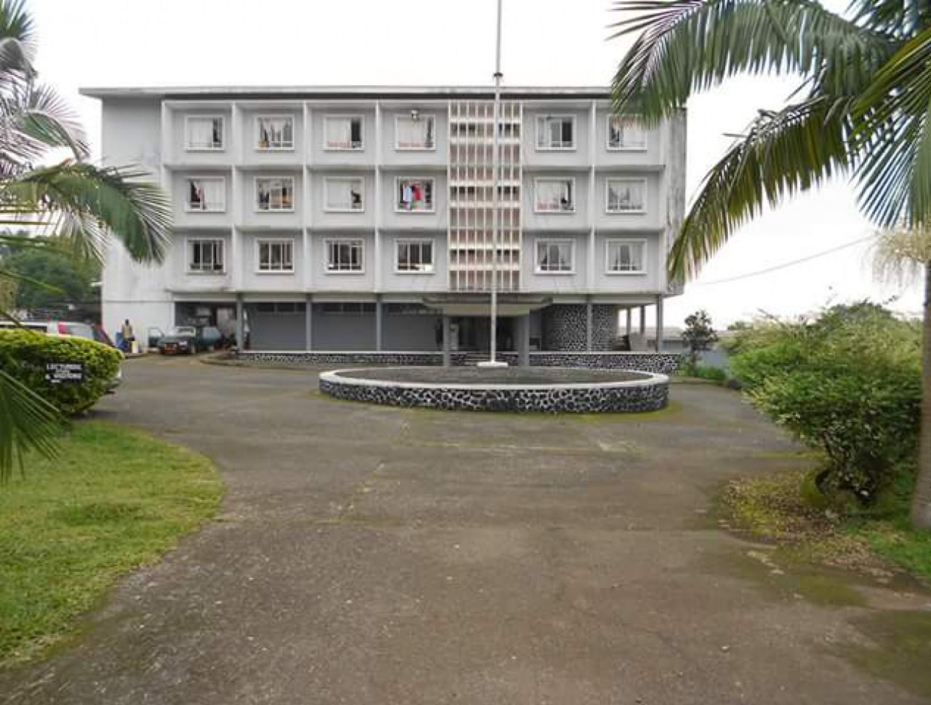 Paul Biya crée une école dédiée à l’administration locale