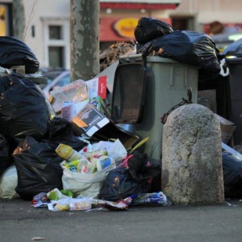 Environnement: l’abandon de déchets sur la voie publique désormais sanctionné en France